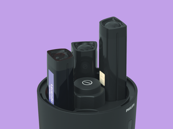 야외에서 편안한 필립스 Fidelio 헤드폰을 즐기는 여성